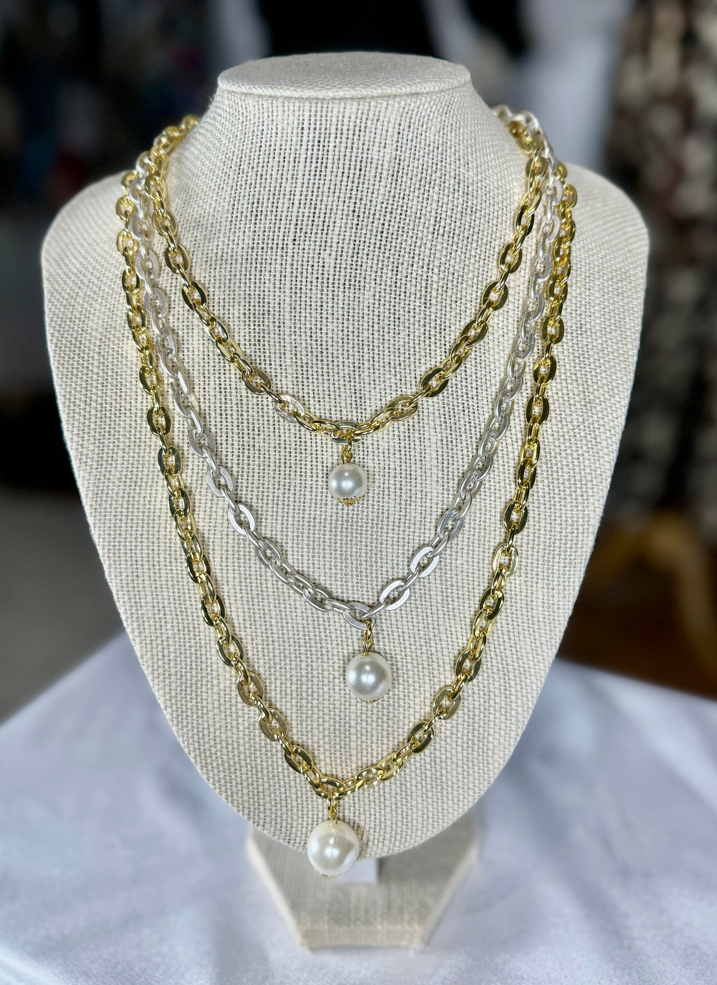 Two tone Necklace with pearls