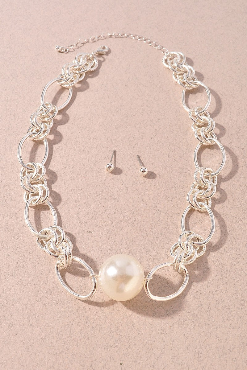 Pearl With Large Oval Shape Linked Chain Necklace in Silver