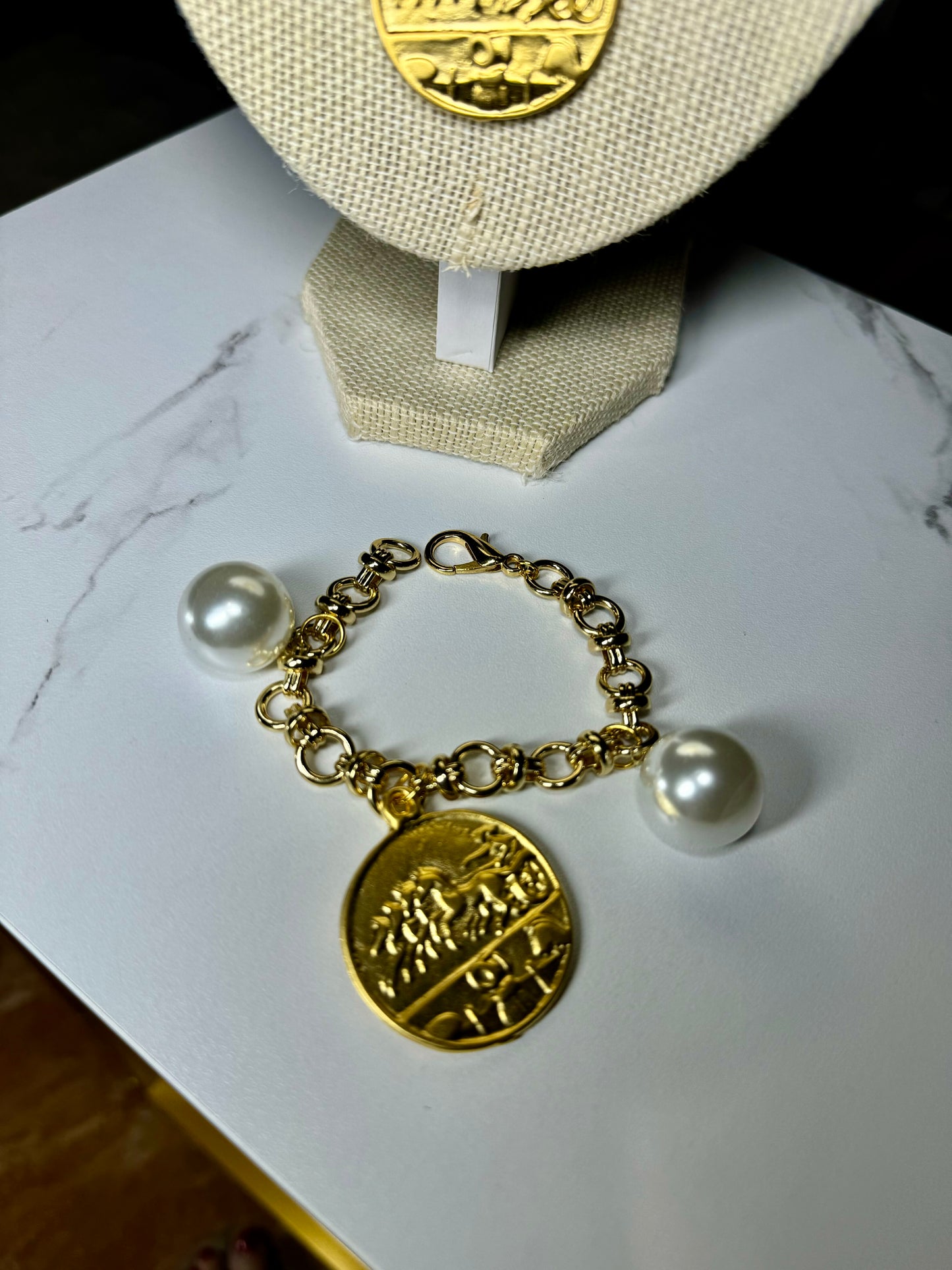 Bracelet with coin and pearls