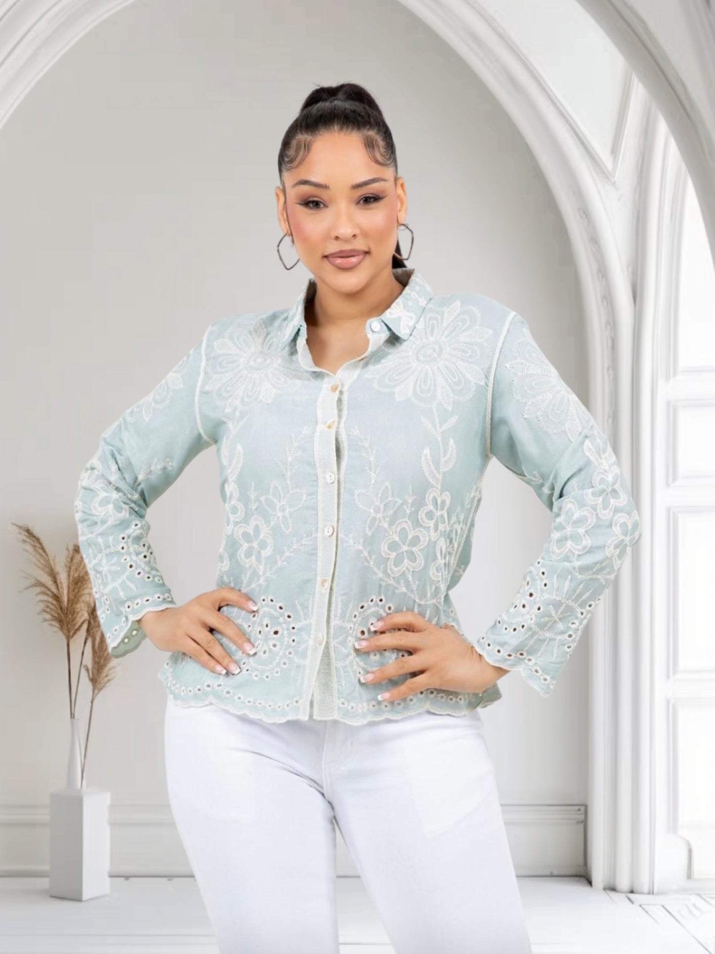 Embroidery Top with Long Sleeves Mint