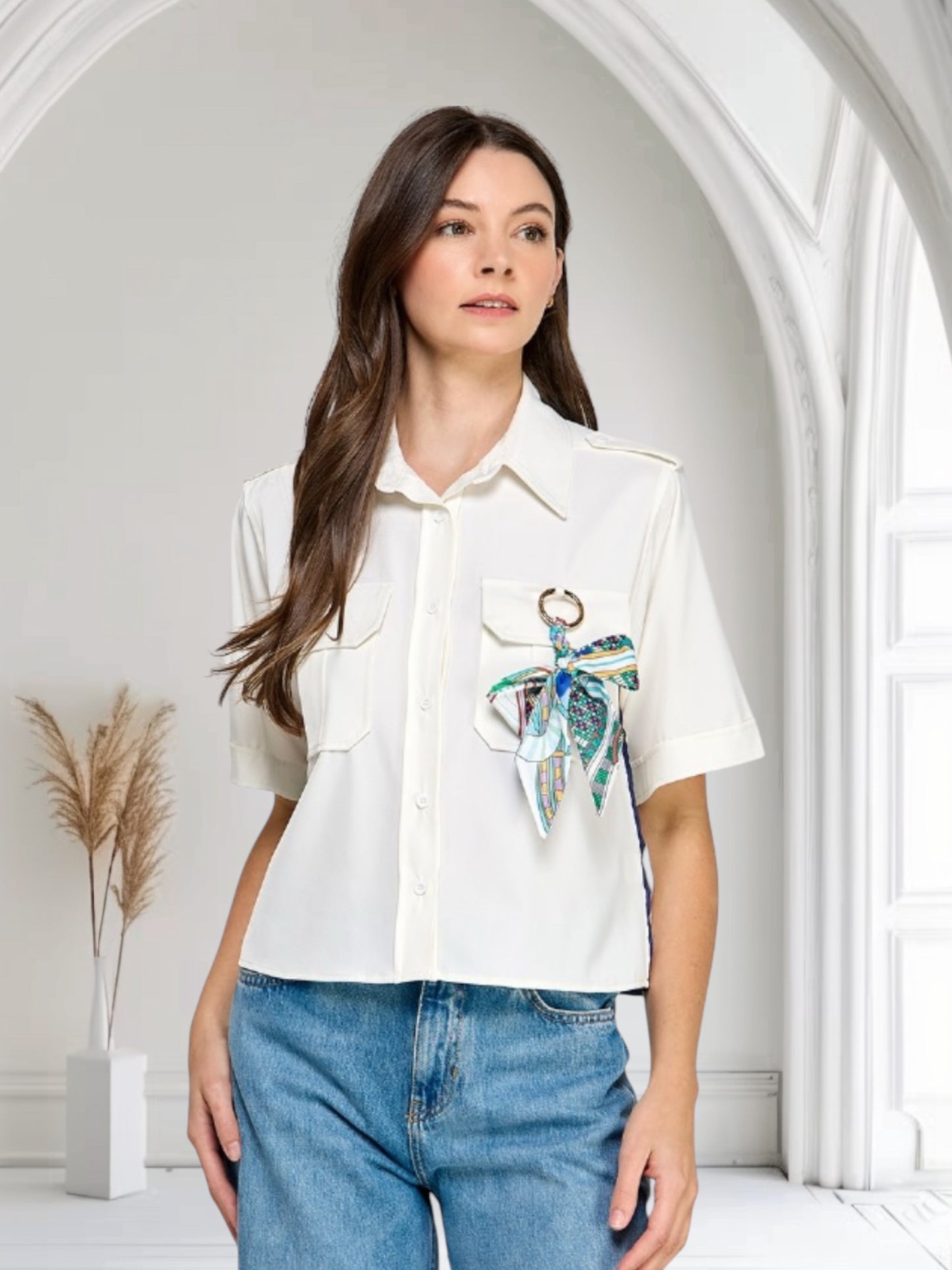 Short Sleeves Top with Bow Accent and Back Print