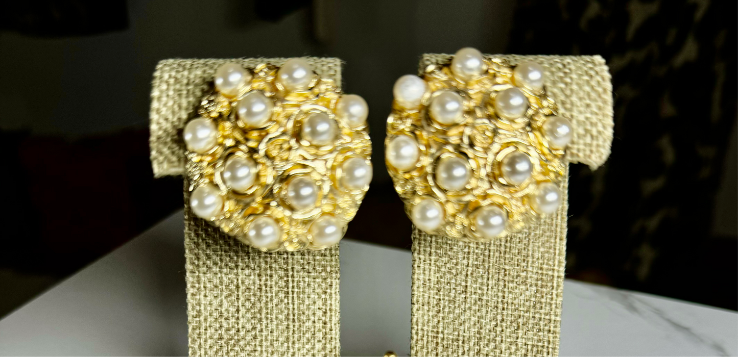 Round Earrings With Pearls