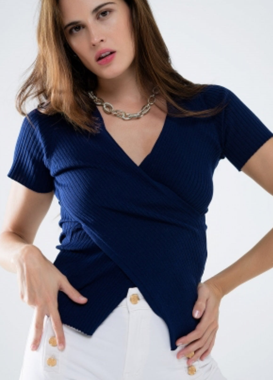 Blue t-shirt with crossed front and V-neck