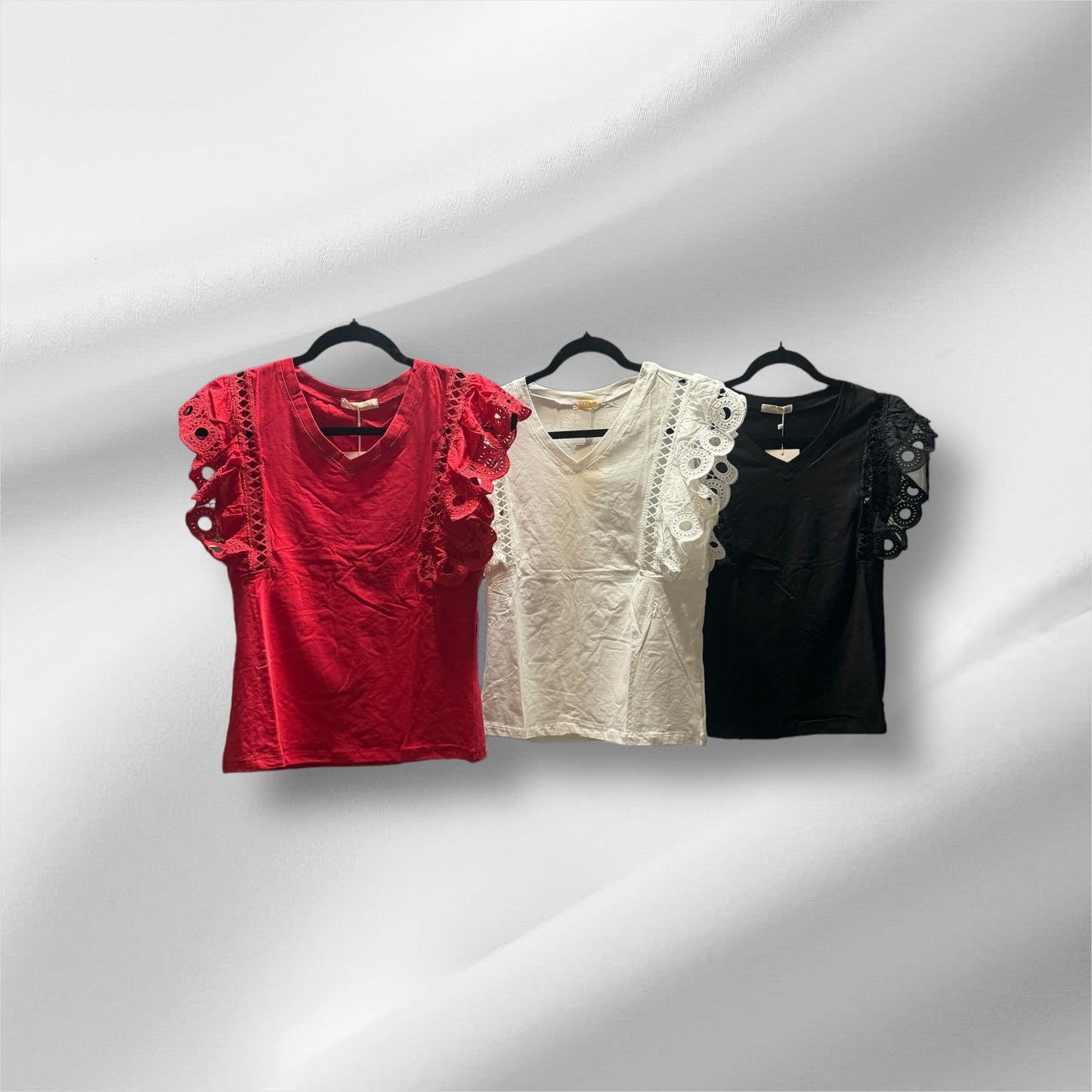 Blouse with ruffled lace sleeves