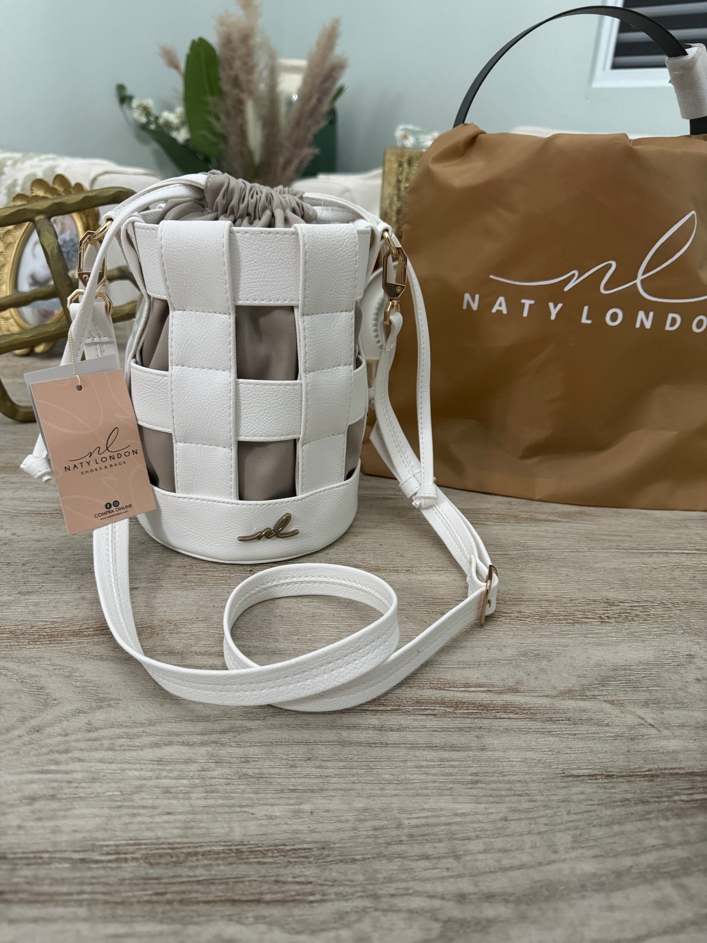 Naty London Bucket Bag White