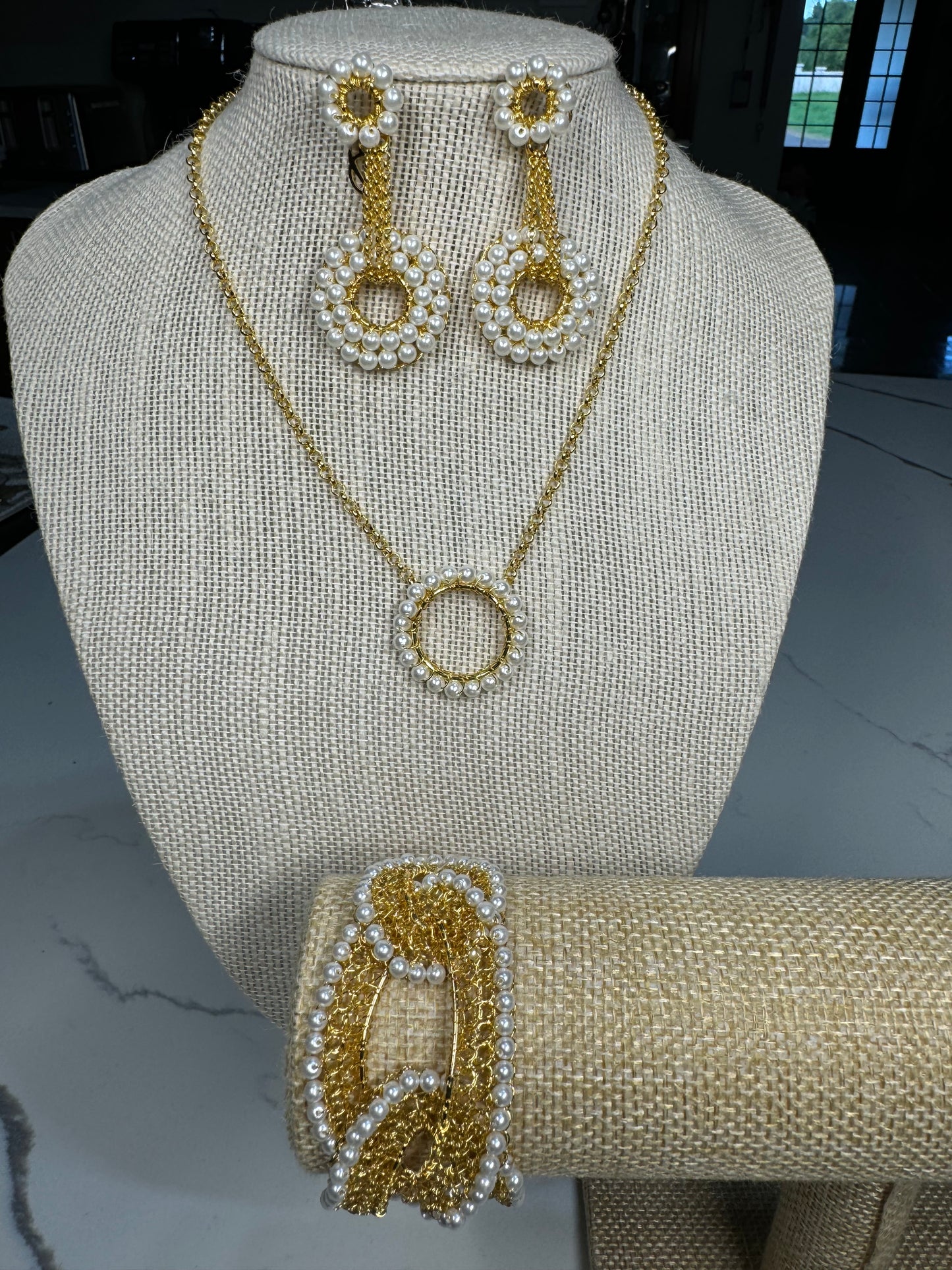 Lavish Necklace With Pearls