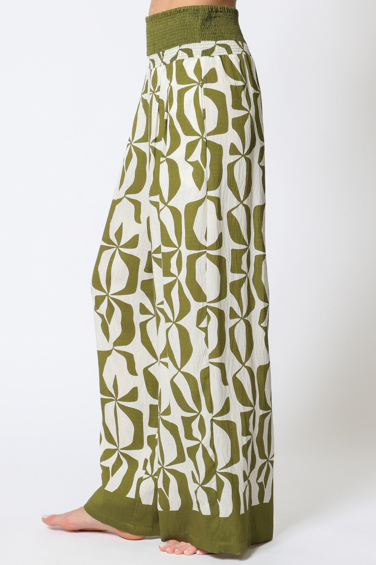Green Long Pants Feature An Elastic Waistband