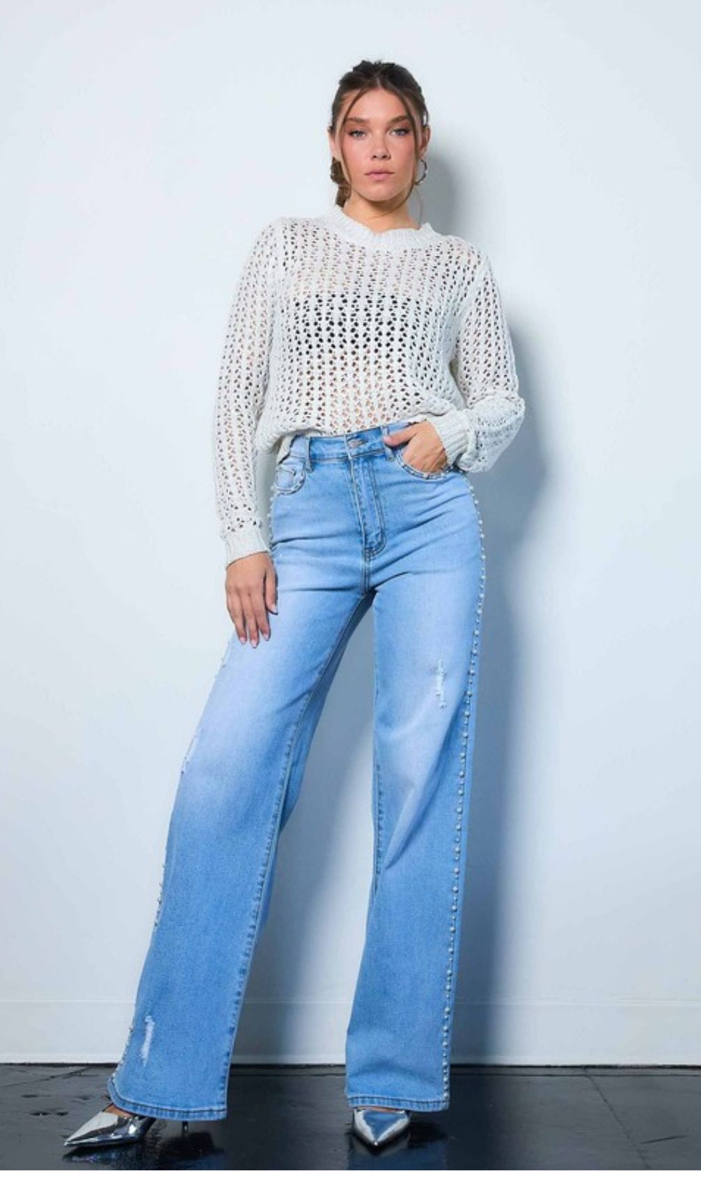 Mom Jeans Side Pearl Accent light blue ripped Denim