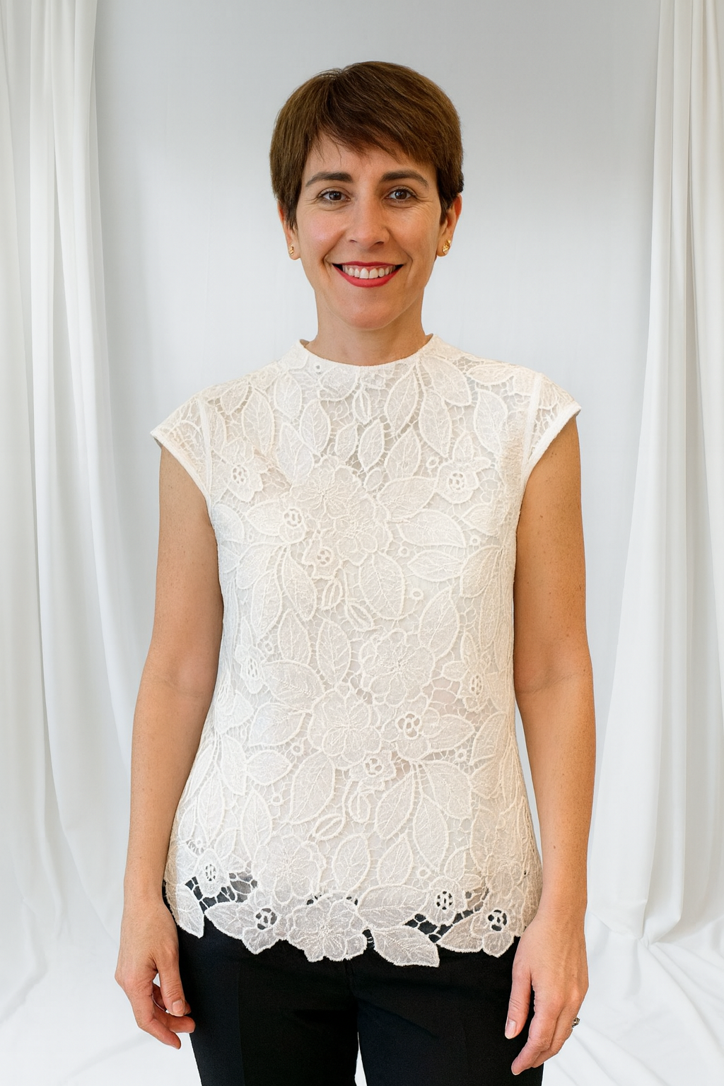 Gracia White Top Embroidery