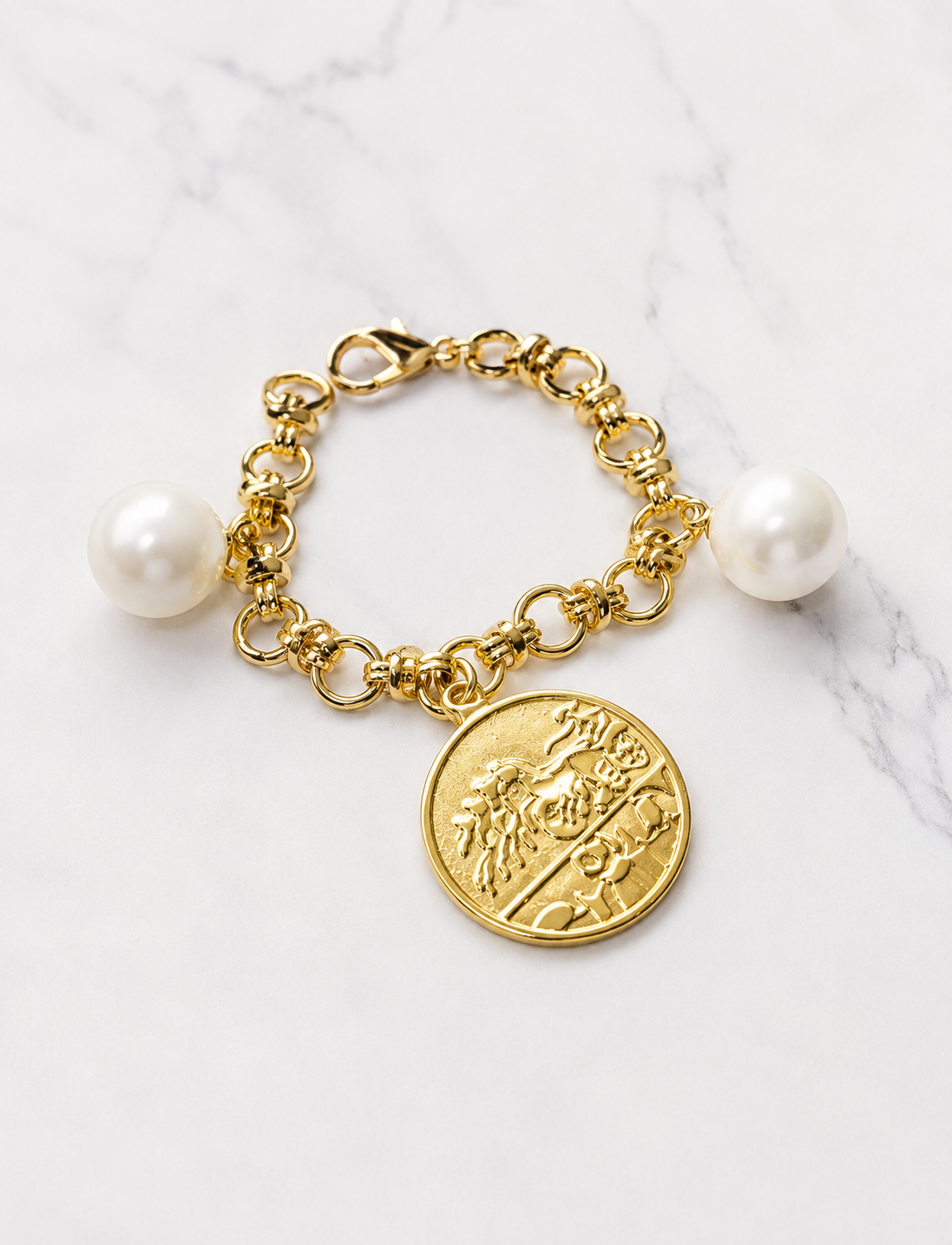 Bracelet with coin and pearls