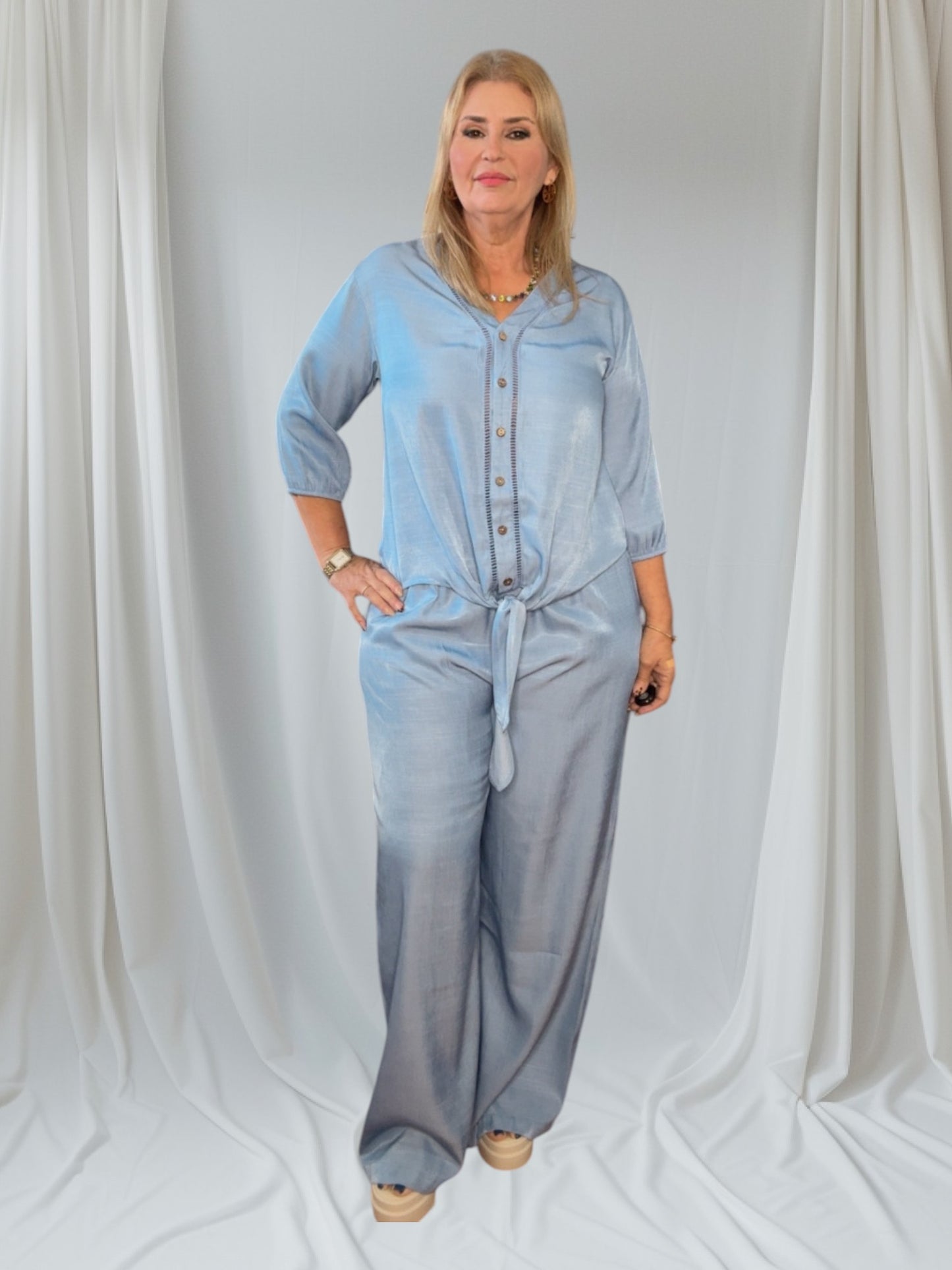 Blouse with bow in front