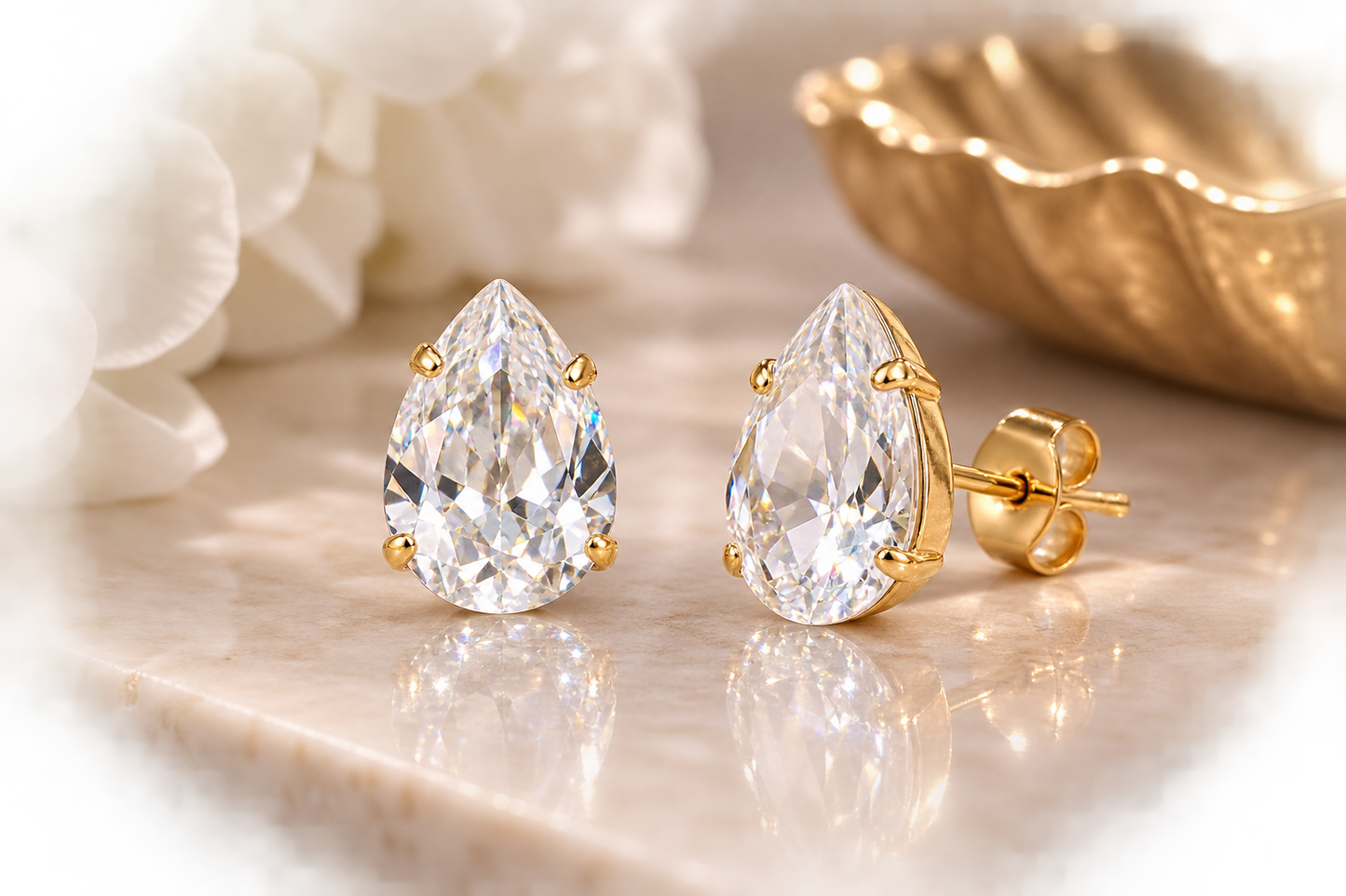 TOVA Lumi Stud Earrings in Clear