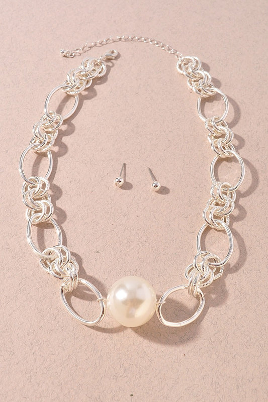 Pearl With Large Oval Shape Linked Chain Necklace in Silver