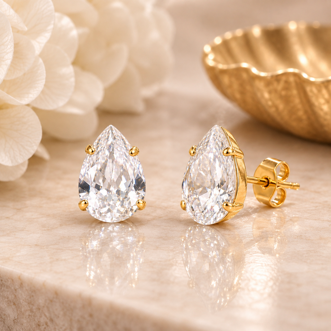 TOVA Lumi Stud Earrings in Clear