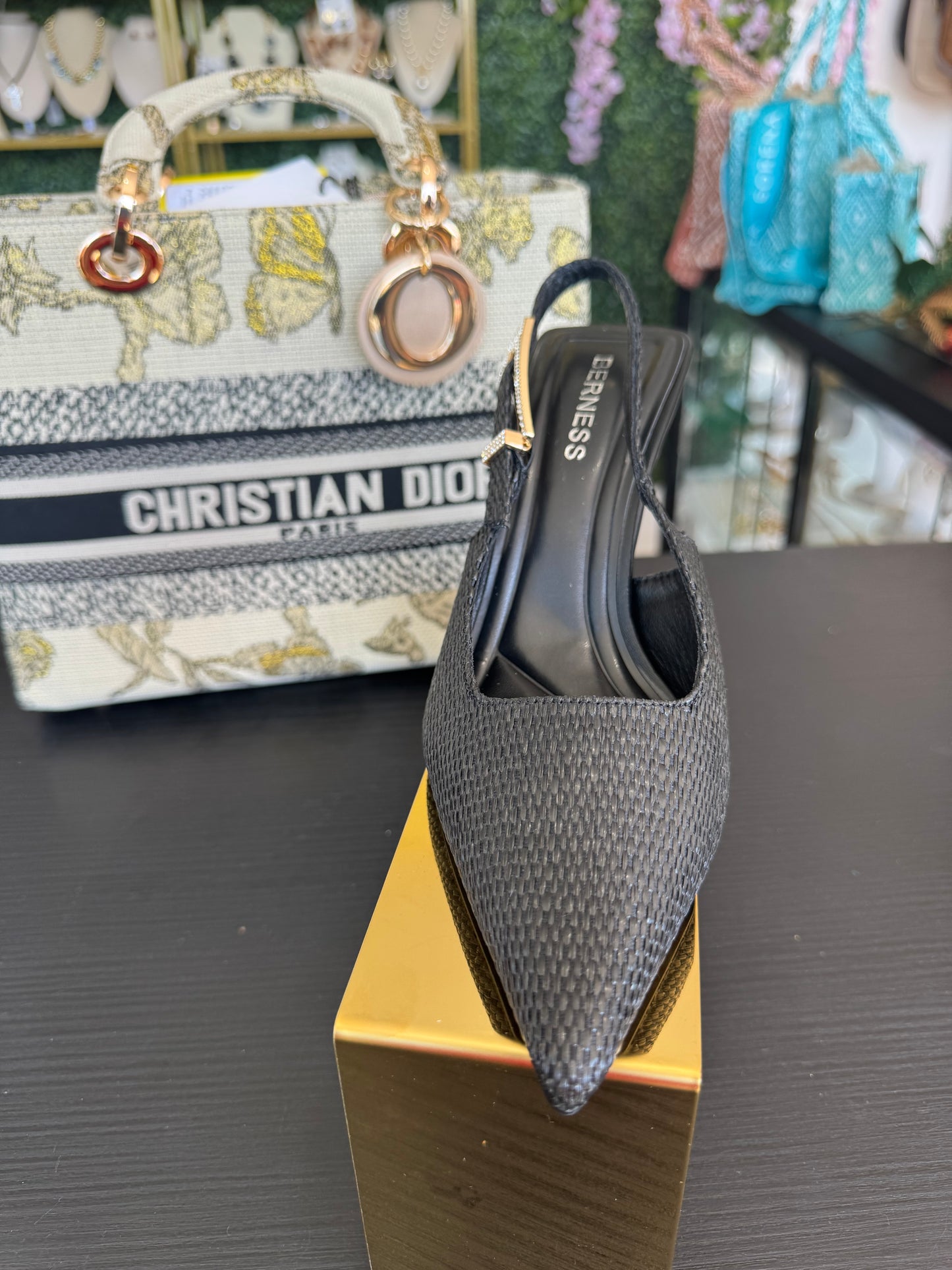 Bernes Chrysanthemums Shoe Black