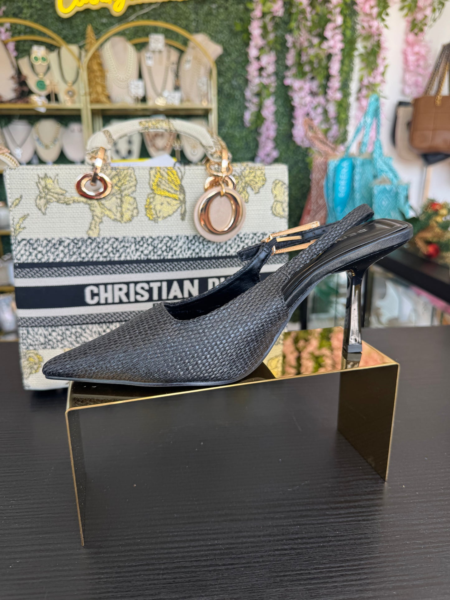 Bernes Chrysanthemums Shoe Black