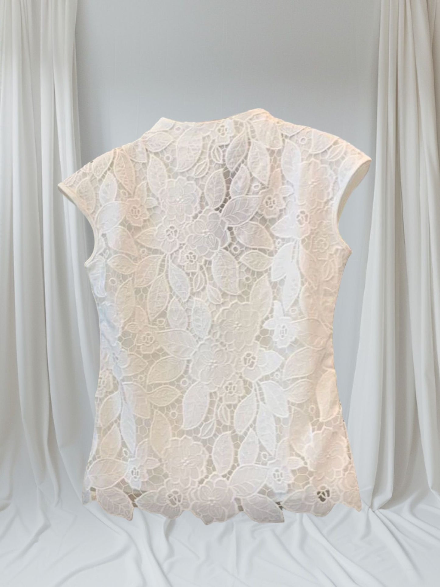 Gracia White Top Embroidery