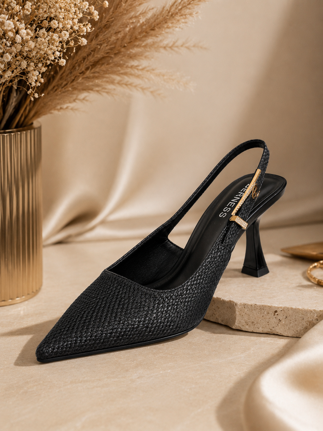 Bernes Chrysanthemums Shoe Black