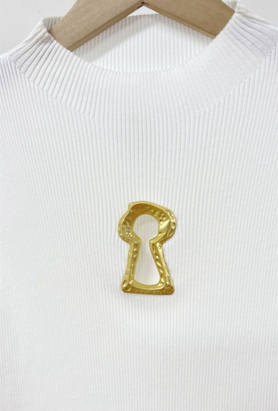 White Fitted Top with Gold Detail â€“ Modern Elegant Style