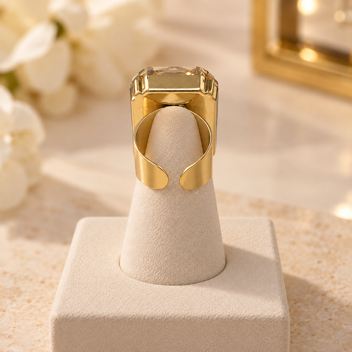 TOVA Mini Soleil Ring in Champagne