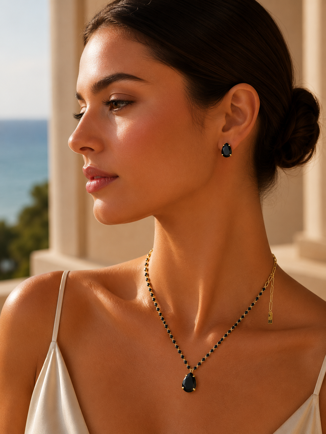 Milli Necklace in Jet / Clear