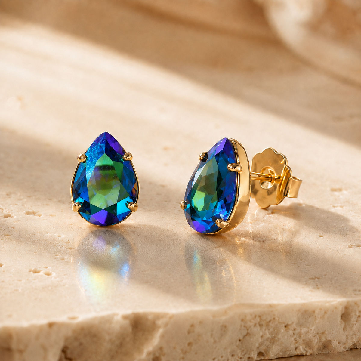 TOVA Lumi Studs in Emerald Ignite